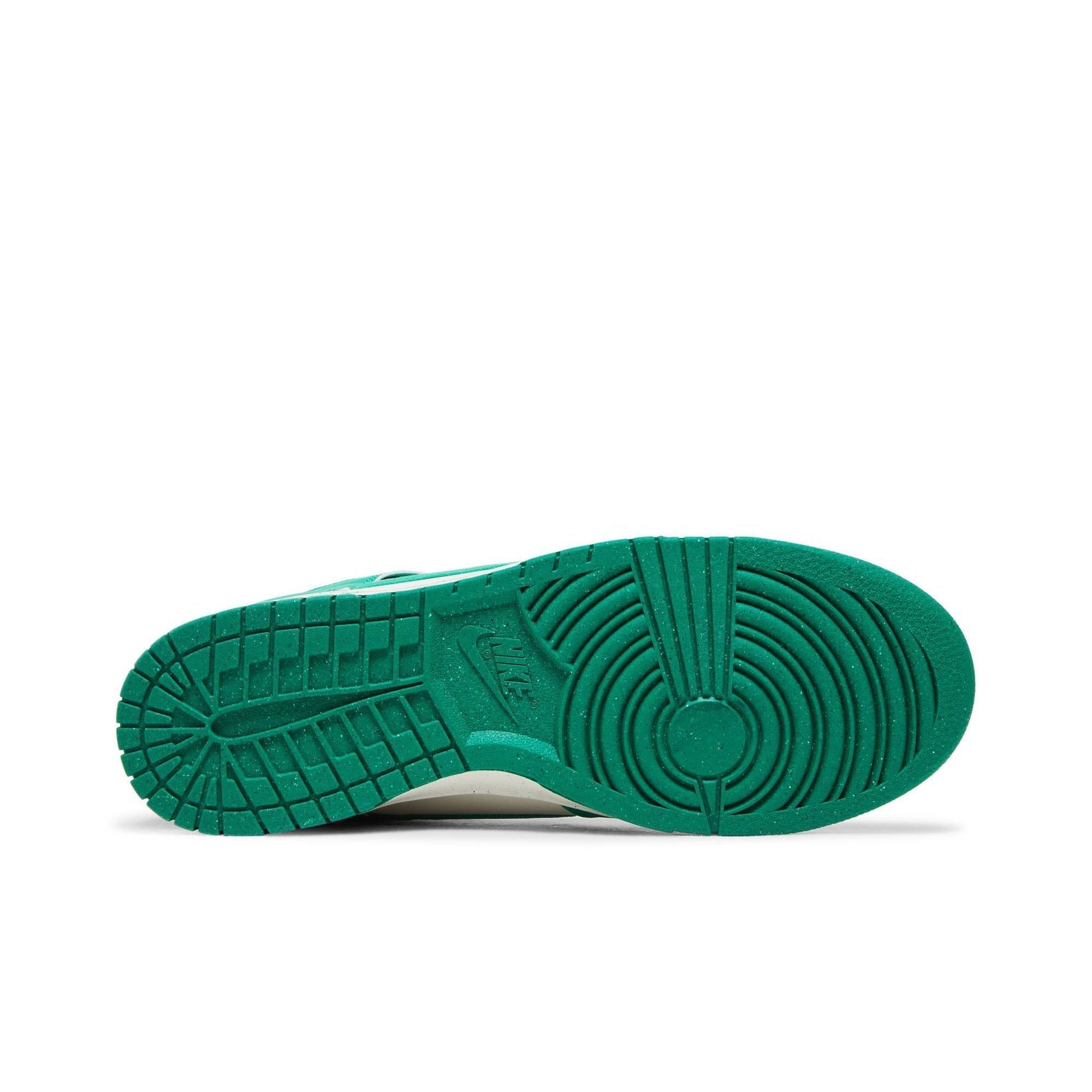 Dunk High SE 'Stadium Green' DO9775-001