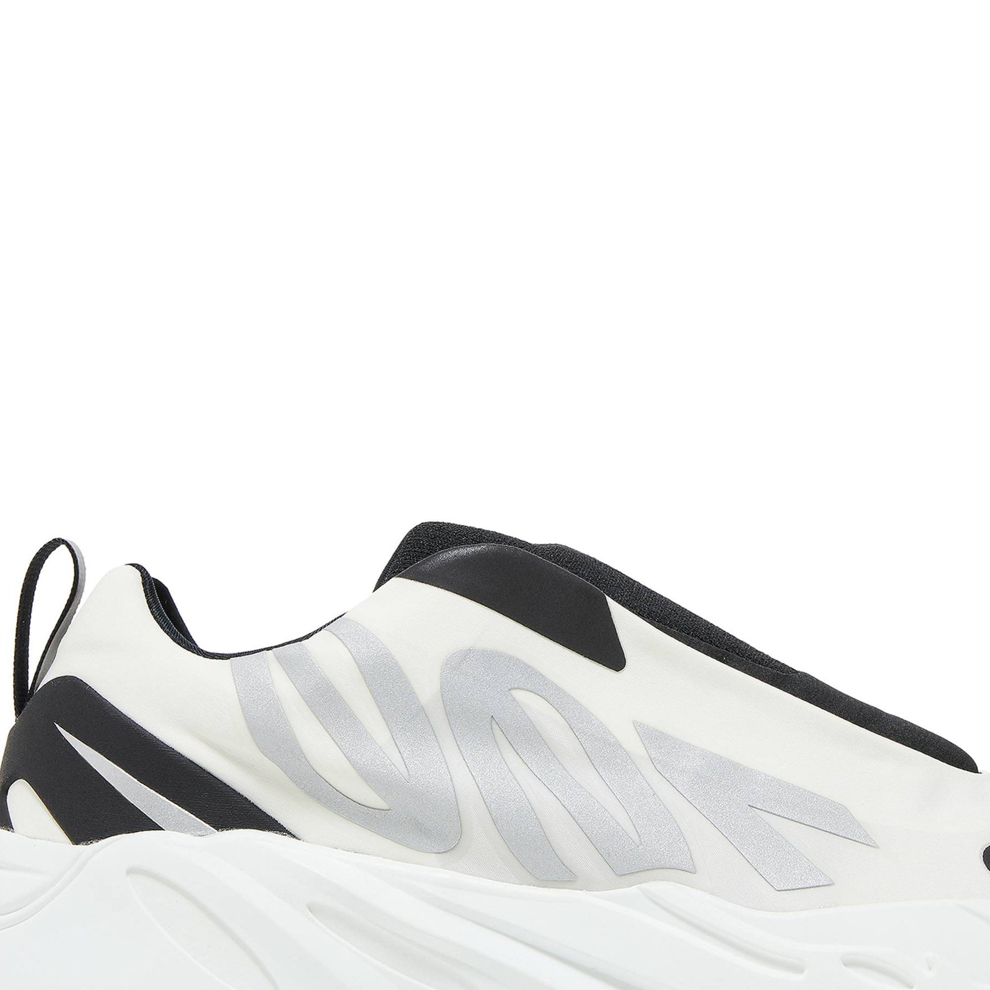 Yeezy Boost 700 MNVN Laceless 'Analog' IG4798