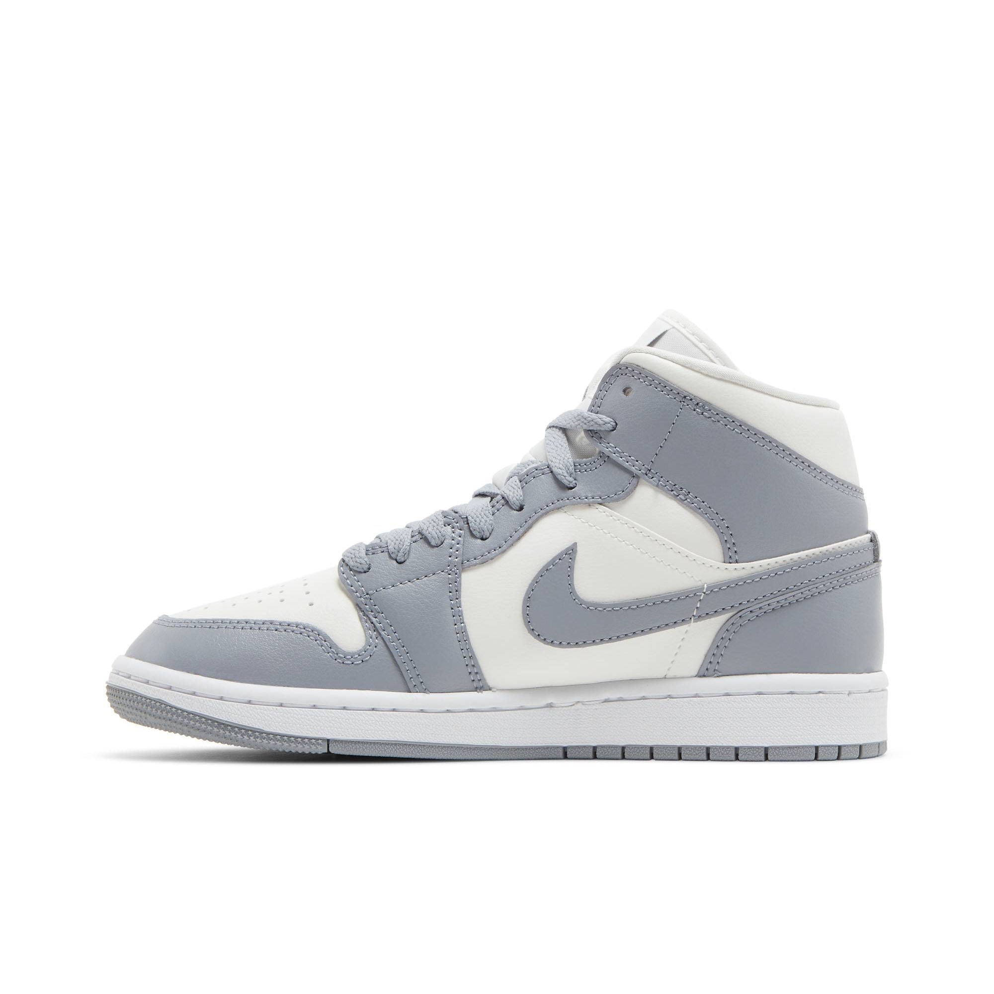 Wmns Air Jordan 1 Mid 'Stealth' BQ6472-115