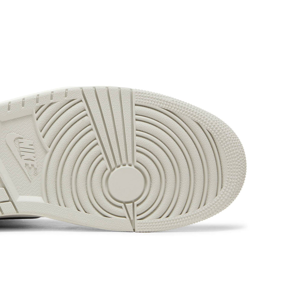 Air Jordan 1 Retro High OG 'White Cement' DZ5485-052