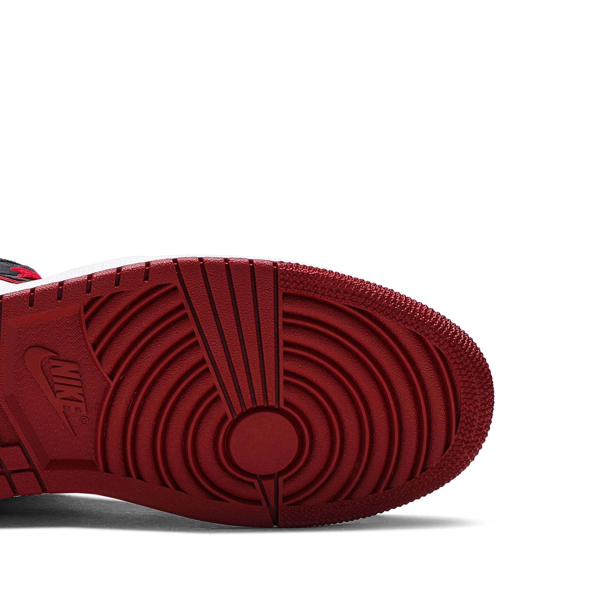Air Jordan 1 Retro High OG 'Bloodline' 555088-062