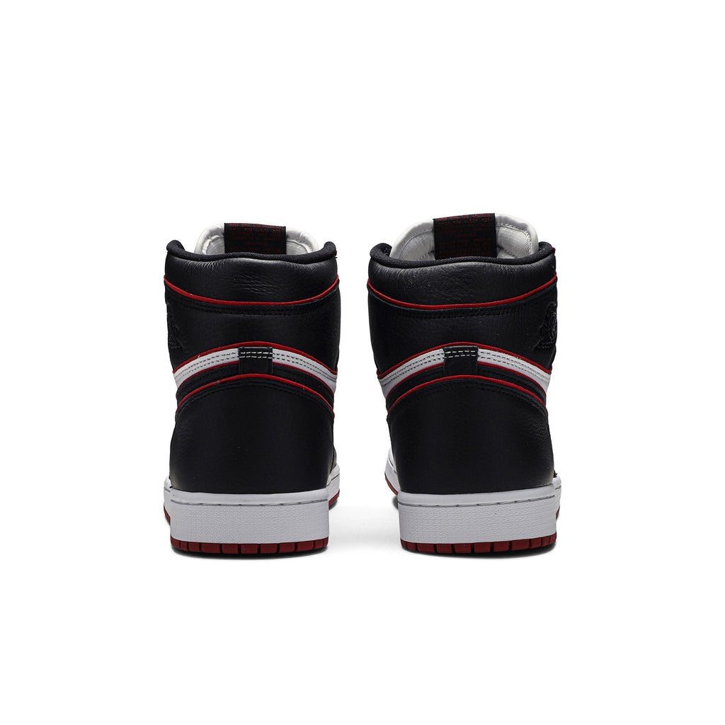 Air Jordan 1 Retro High OG 'Bloodline' 555088-062
