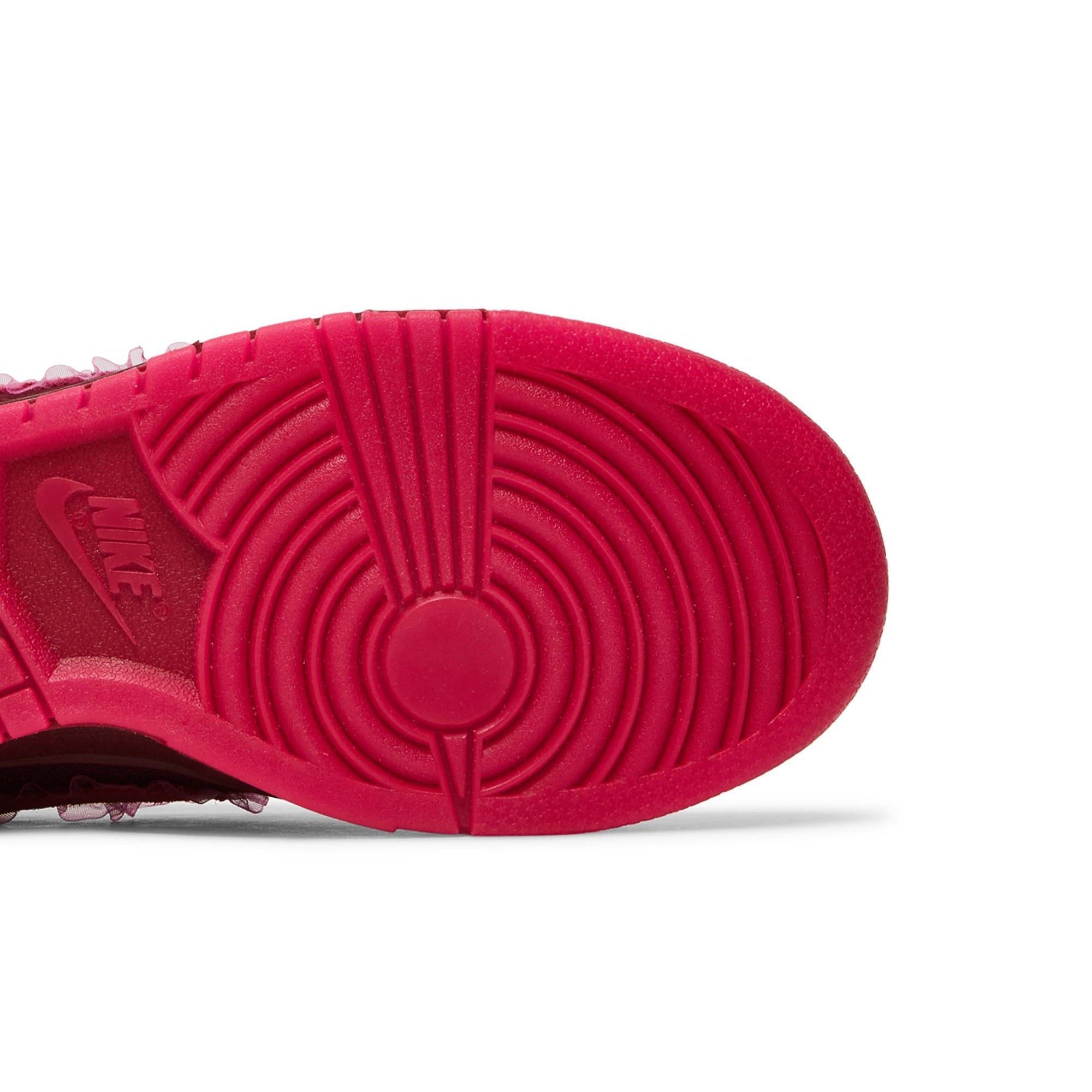 Wmns Dunk Low 'Valentine's Day' DQ9324-600