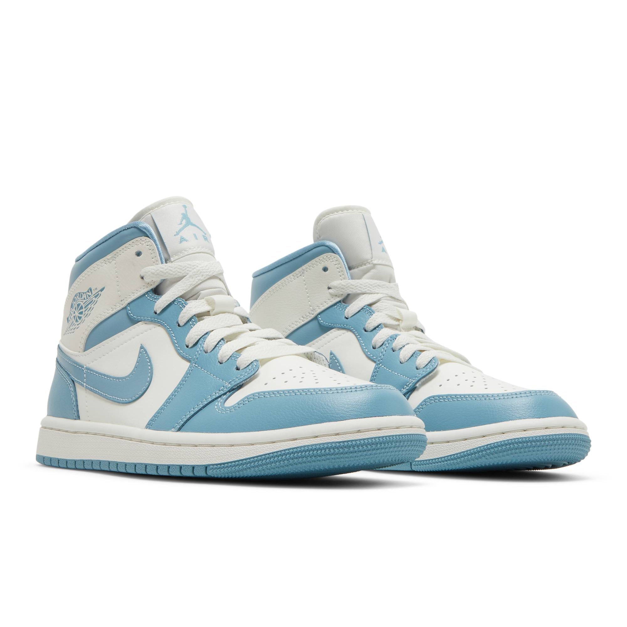 Wmns Air Jordan 1 Mid 'University Blue' BQ6472-141
