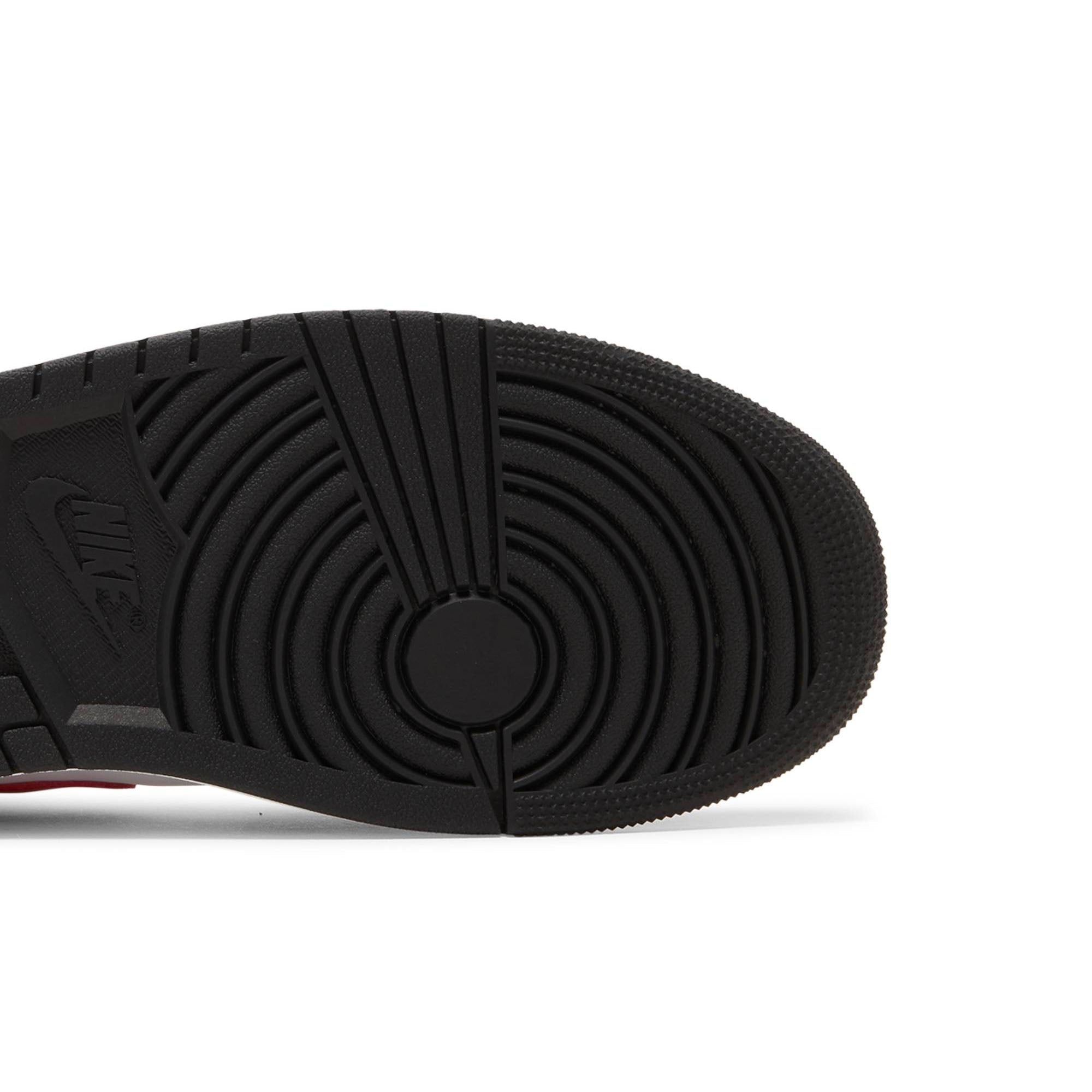 Air Jordan 1 Mid 'Bred Toe' 554724-079